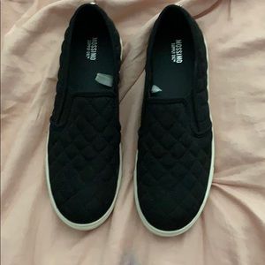 Black patterned target shoes! Size 8 1/2